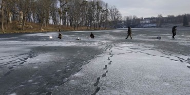 Рятувальники Рівненщини нагадали рибалкам правила поведінки на льоду